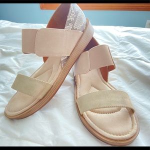 NEW EuroSoft Nena Taupe/Gold sandals, women’s size 9/40(EU)